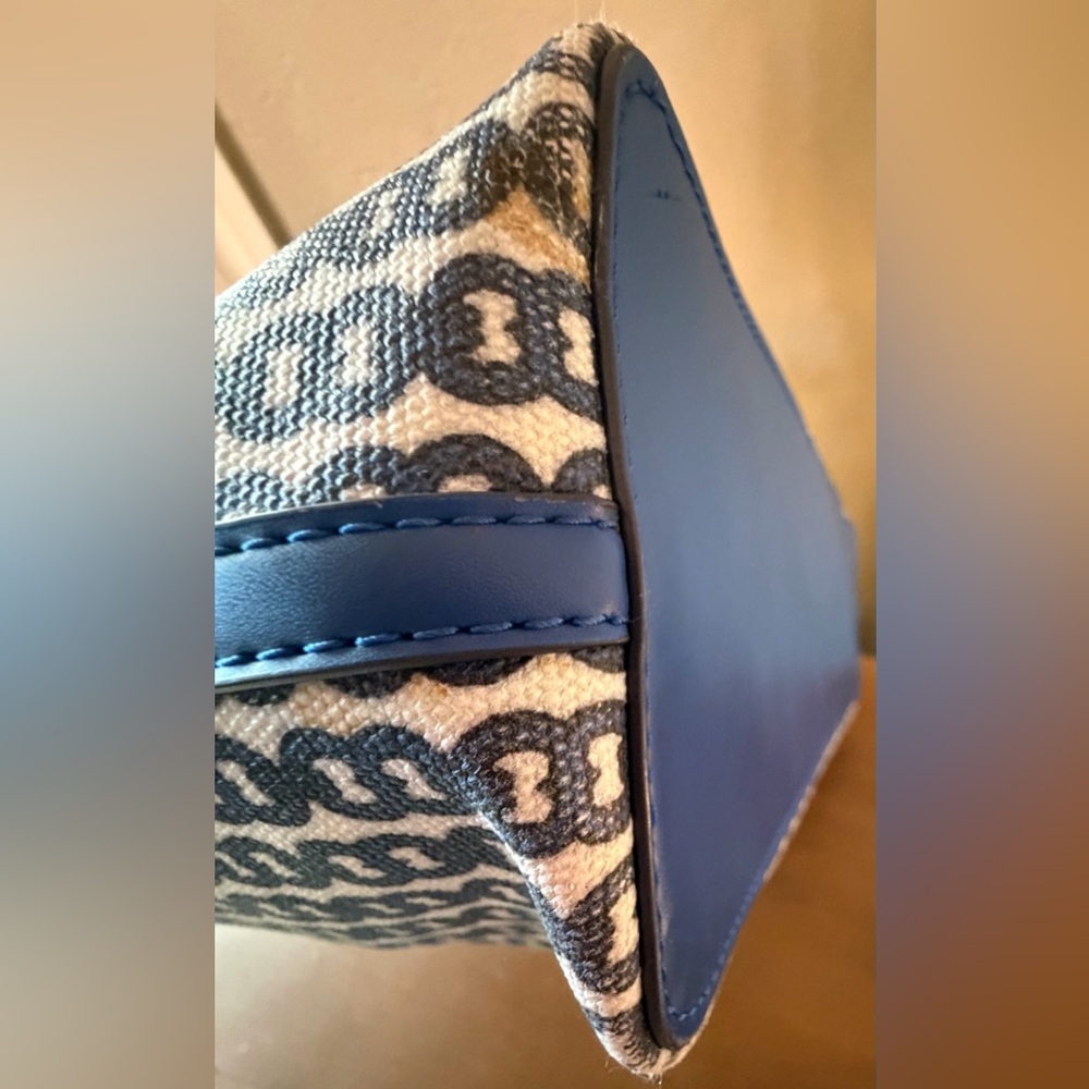 Tory Burch Gemini Link Blue and White Patterned Tote- comes with long strap - Picture 10 of 16